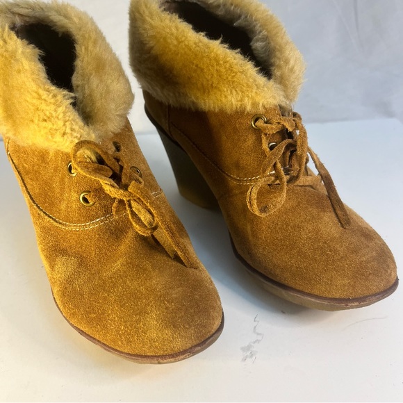 B MAKOWSKY Nellie Leather / Faux Fur Upper Wedge Booties size 6.5 - Picture 4 of 13